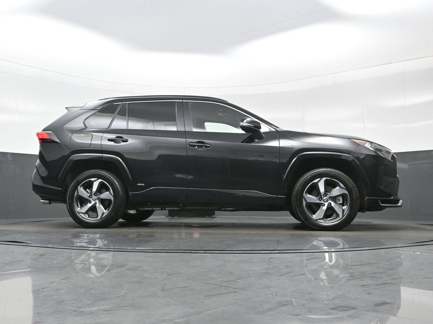 Used 2021 Toyota RAV4 SE w/ Weather & Moonroof Package AWD/4WD image 32