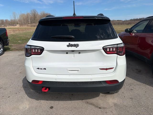 Used 2025 Jeep Compass Trailhawk AWD/4WD image 9