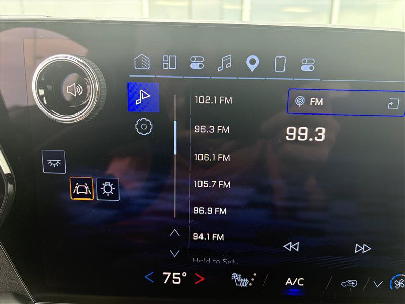 Used 2025 Chevrolet Traverse LT AWD/4WD image 13