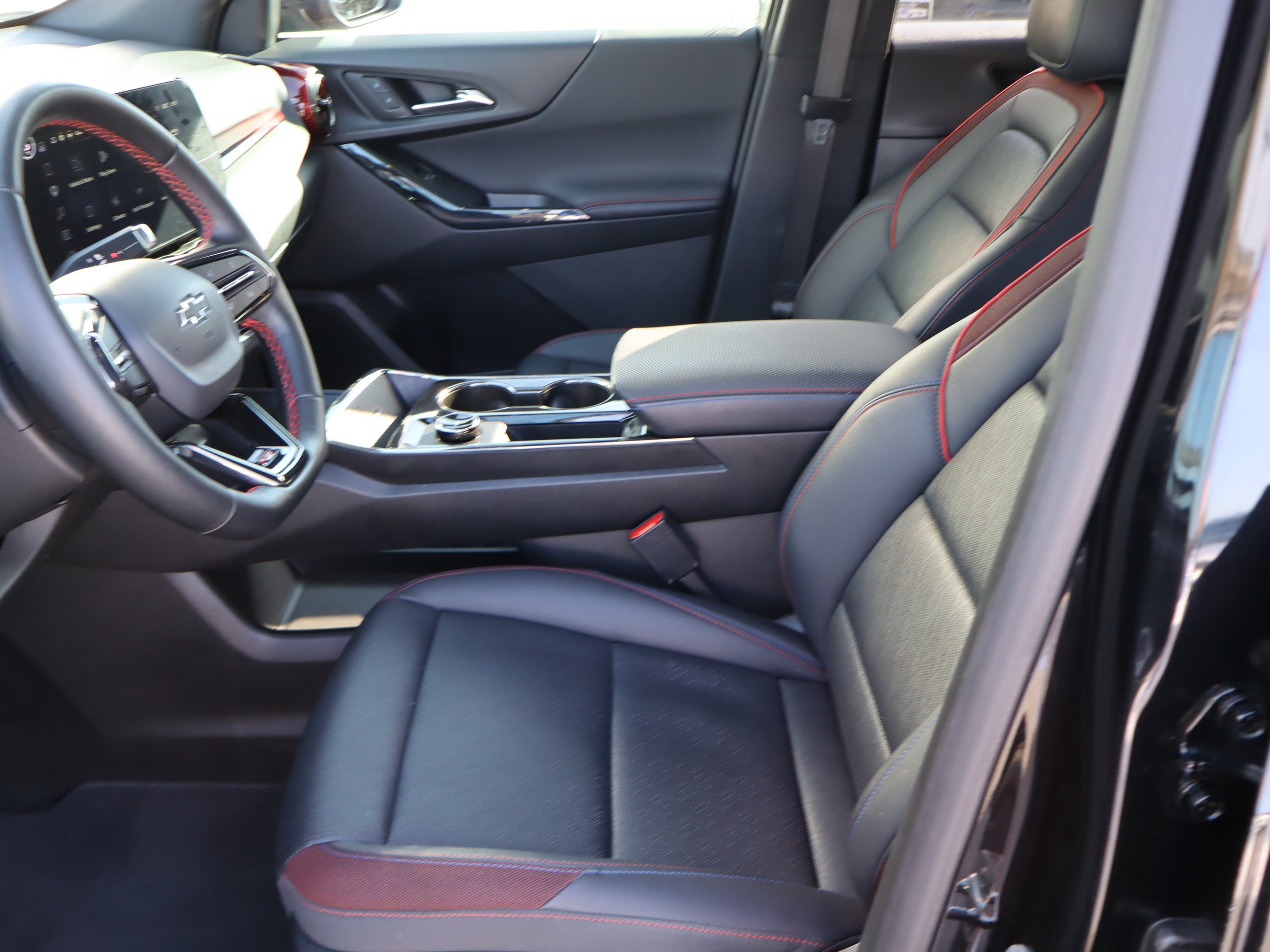 Used 2025 Chevrolet Equinox RS w/ Convenience Package III FWD image 16