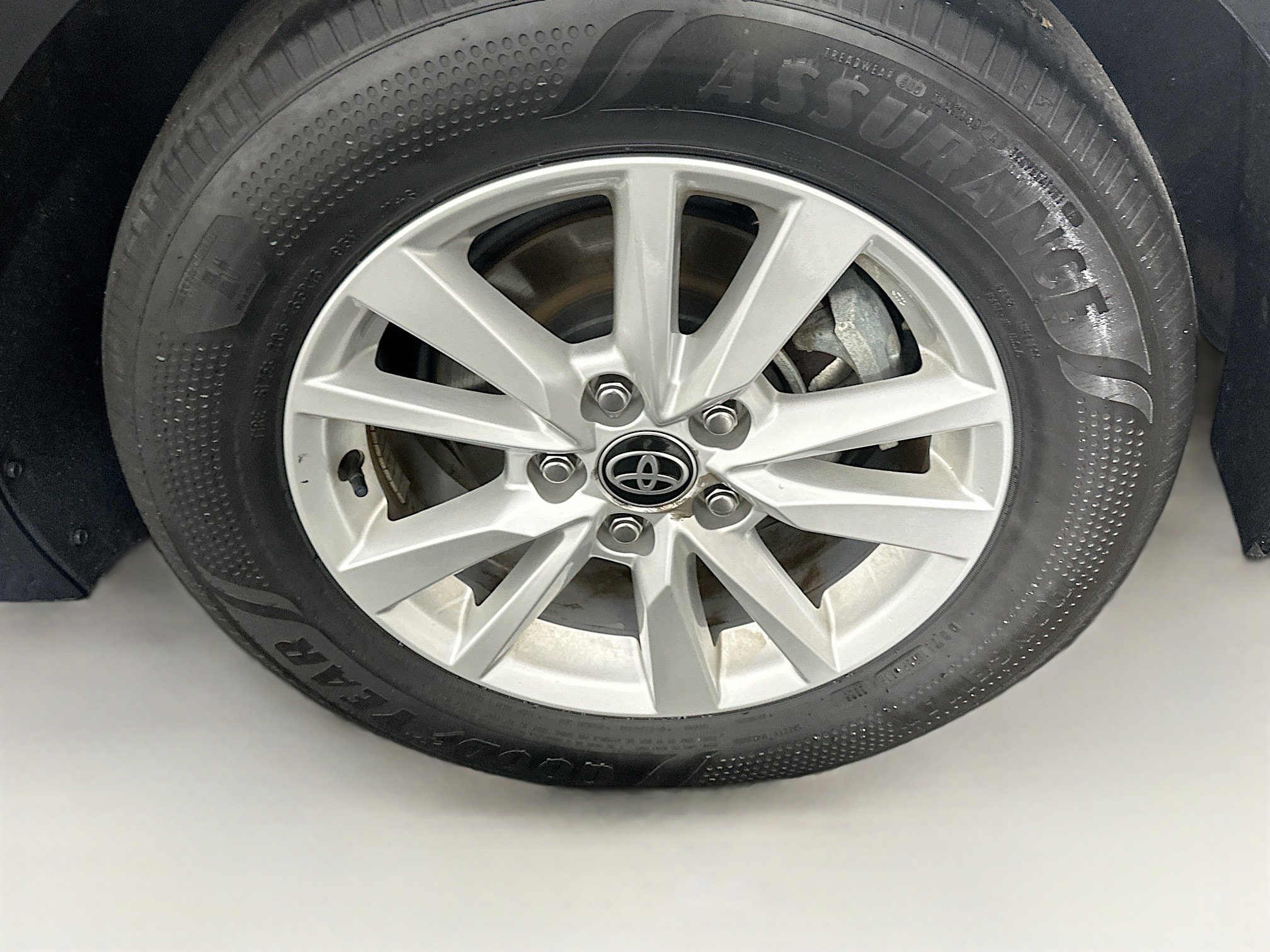 Used 2025 Toyota Camry LE image 11