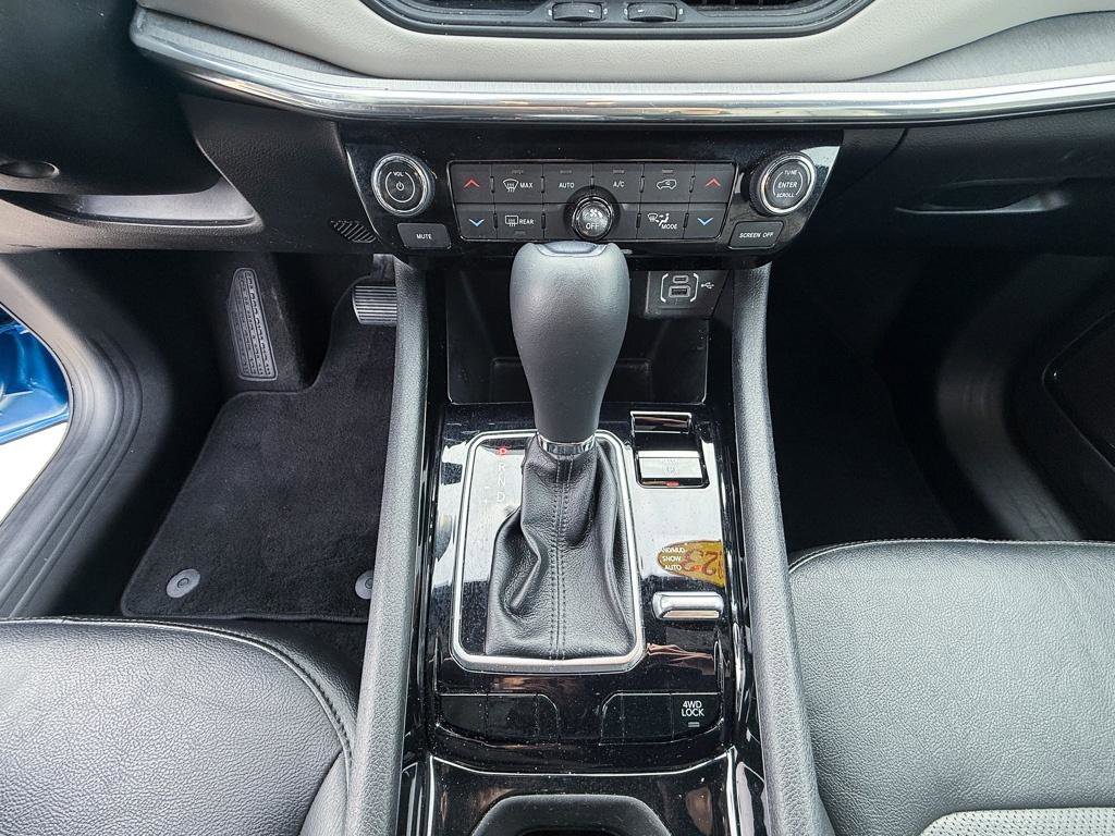 Used 2023 Jeep Compass Limited image 18