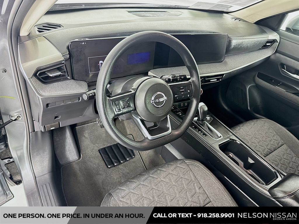 Used 2025 Nissan Kicks SV AWD/4WD image 9