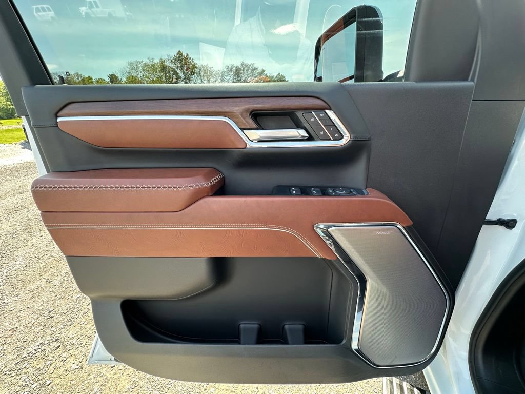 Used 2024 GMC Sierra 2500 Denali Ultimate AWD/4WD image 6