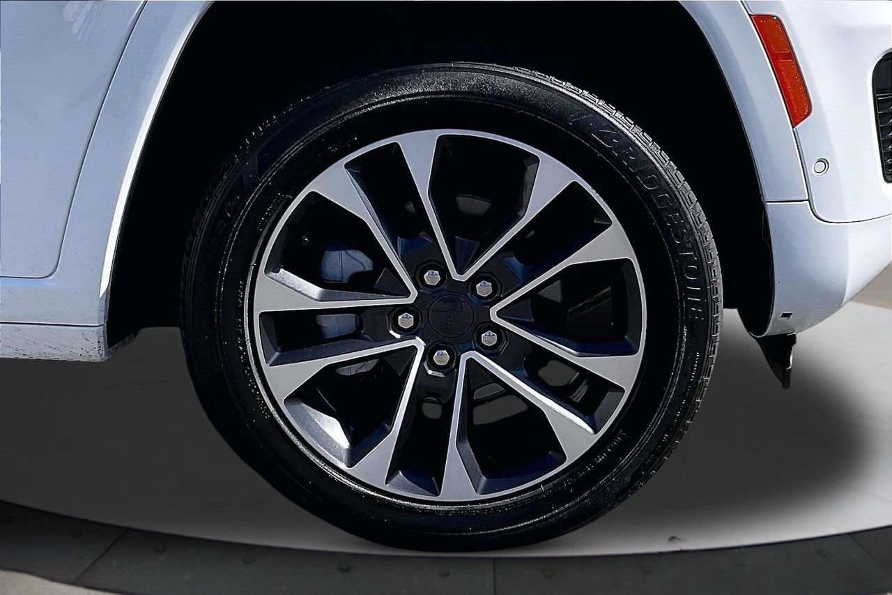 Certified 2023 Jeep Grand Cherokee Overland w/ Luxury Tech Group IV image 36