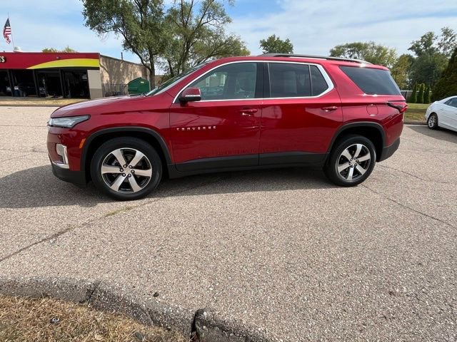 Used 2022 Chevrolet Traverse LT w/ LT Premium Package image 2