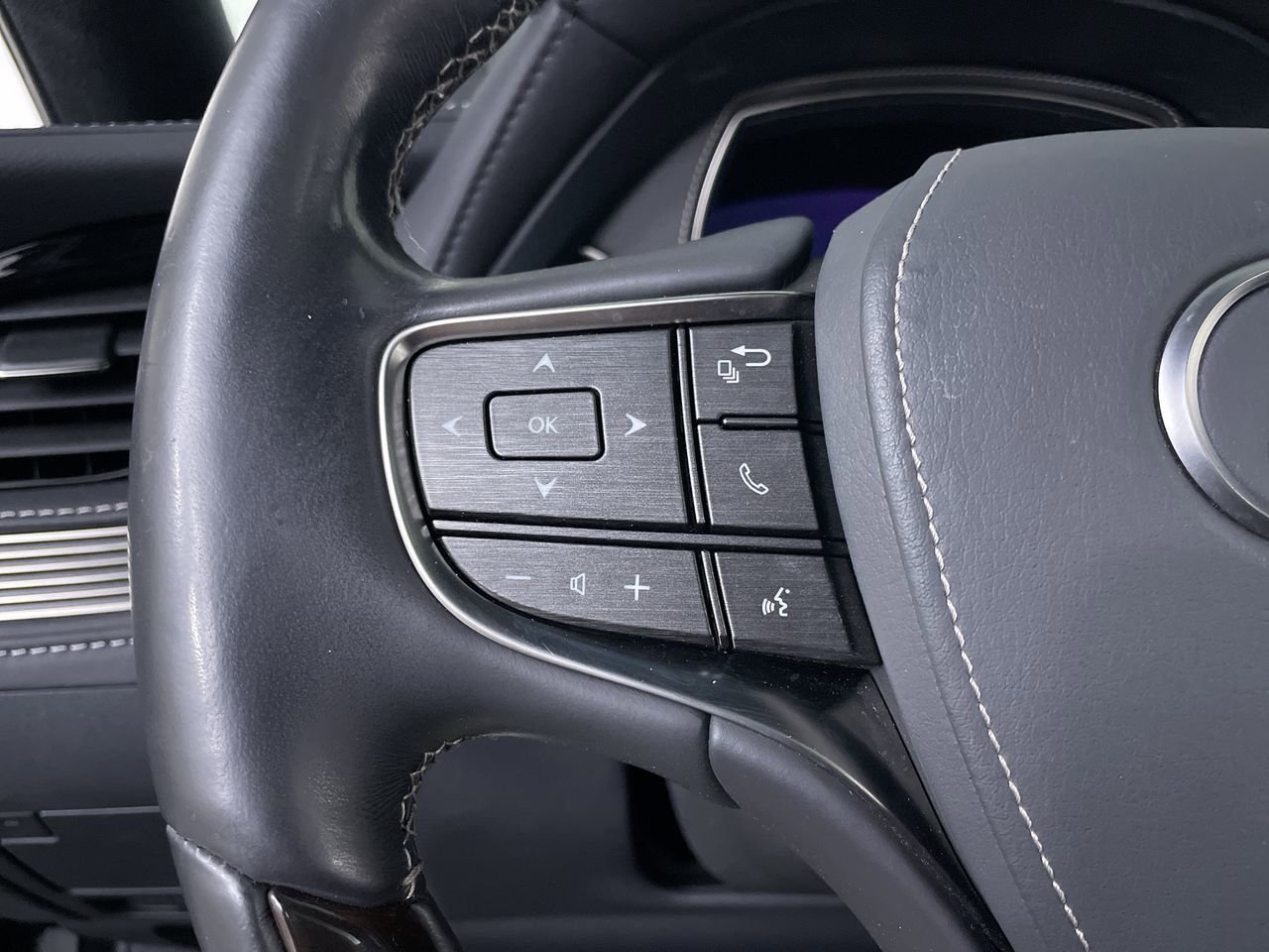 Used 2018 Lexus LS 500 AWD w/ Interior Upgrade Package image 28
