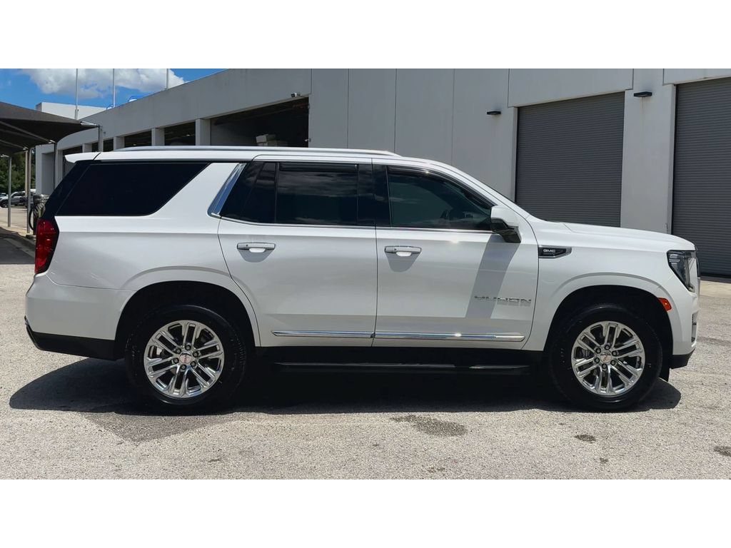 Certified 2022 GMC Yukon SLT w/ SLT Premium Package AWD/4WD image 9