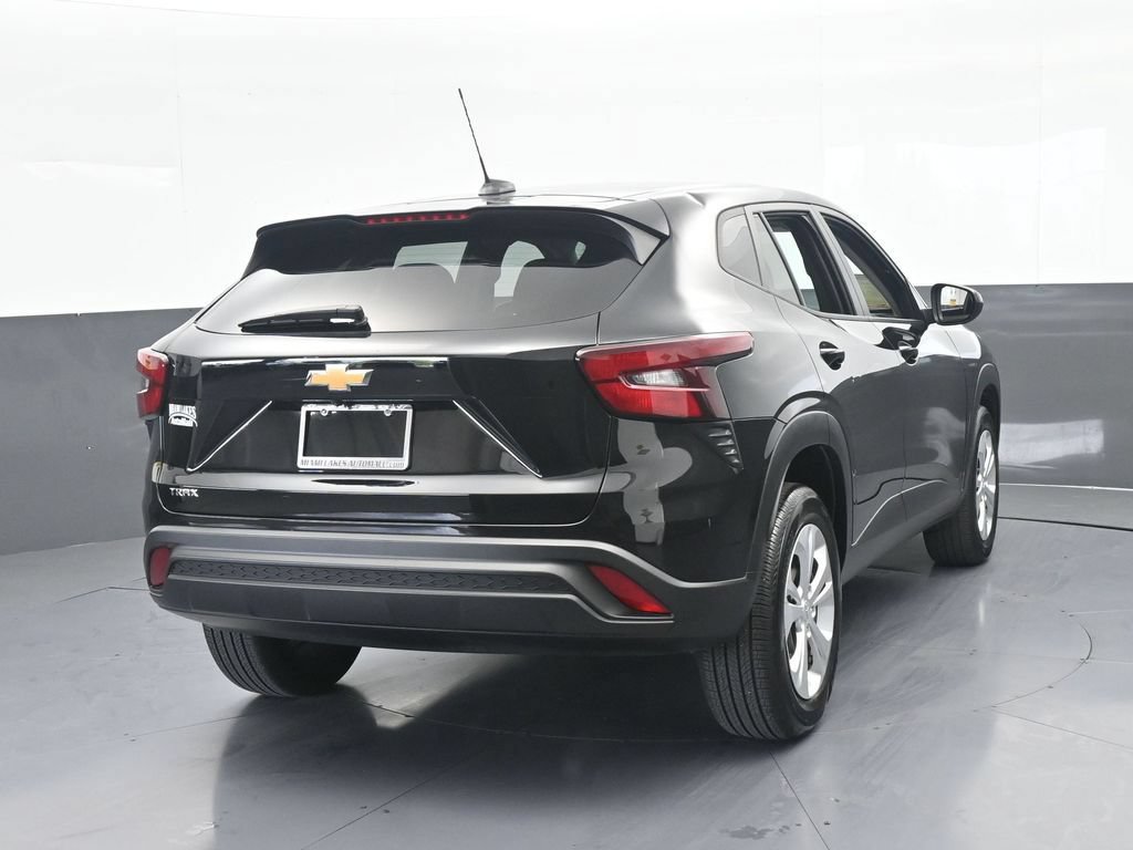 Used 2024 Chevrolet Trax LS FWD image 5