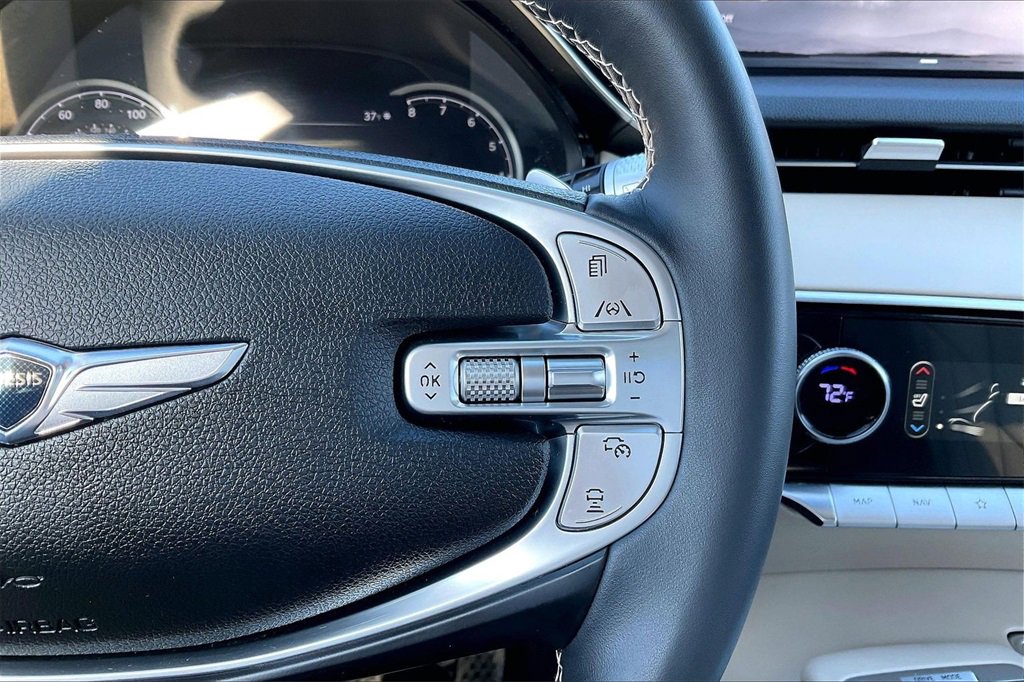 Used 2023 Genesis GV70 2.5T Select w/ Select Package image 11