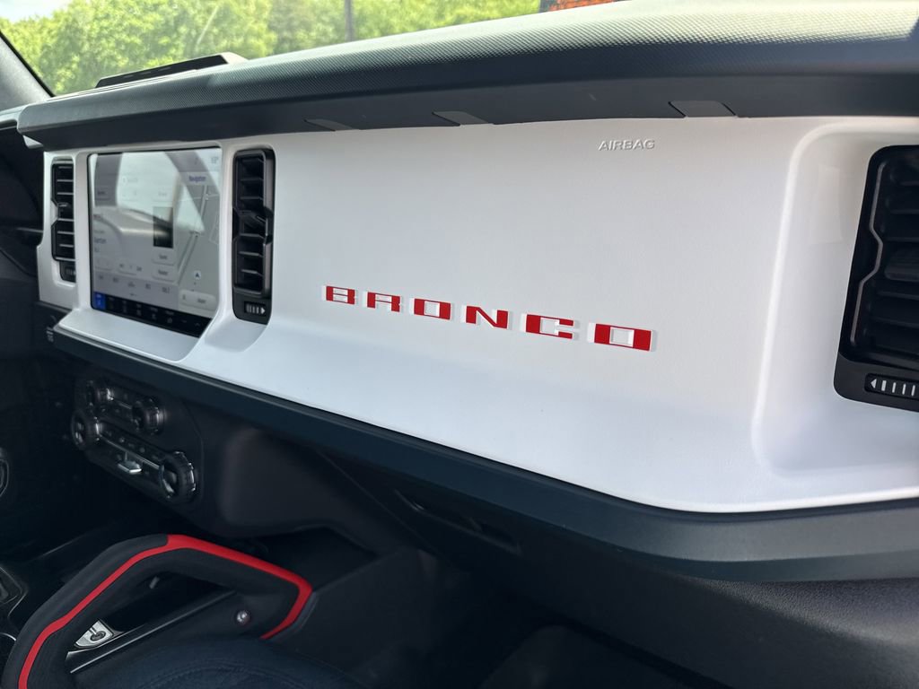 Used 2025 Ford Bronco Heritage Edition AWD/4WD image 14