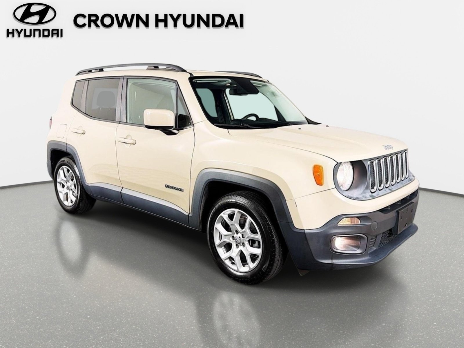 Used 2015 Jeep Renegade Latitude FWD image 3