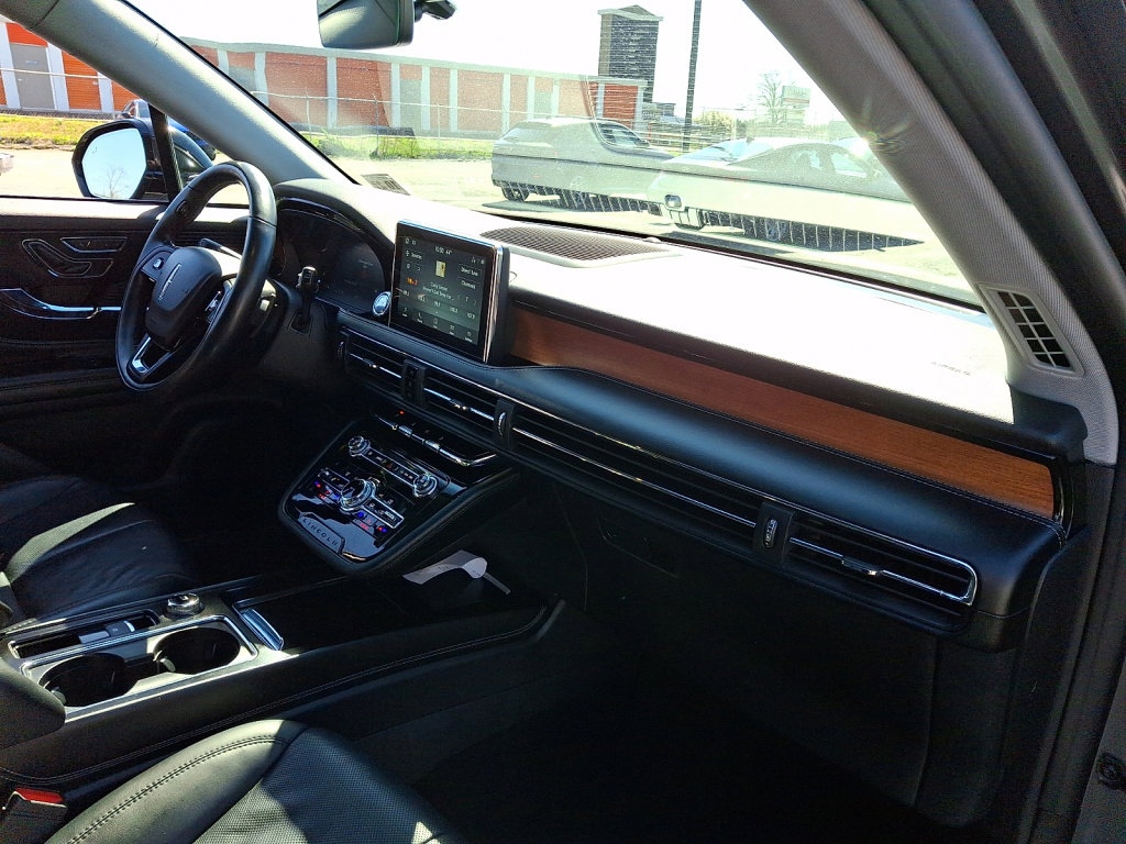 Used 2022 Lincoln Corsair Reserve w/ Equipment Group 201A image 11