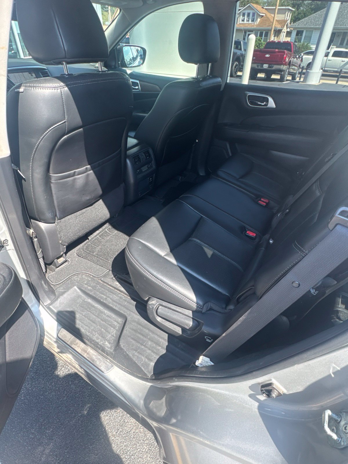 Used 2017 Nissan Pathfinder Platinum AWD/4WD image 10