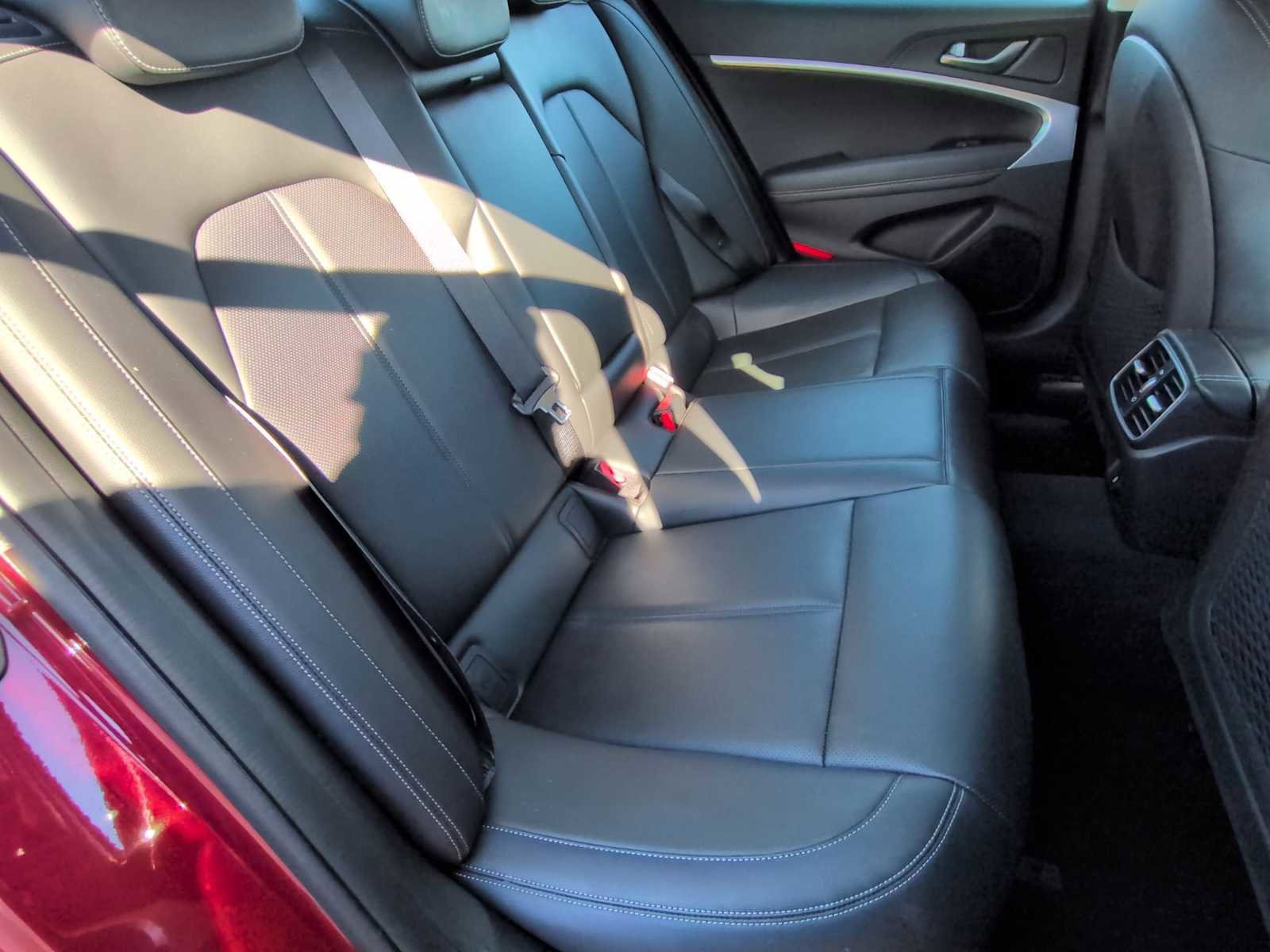 Used 2023 Genesis G70 2.0T image 21