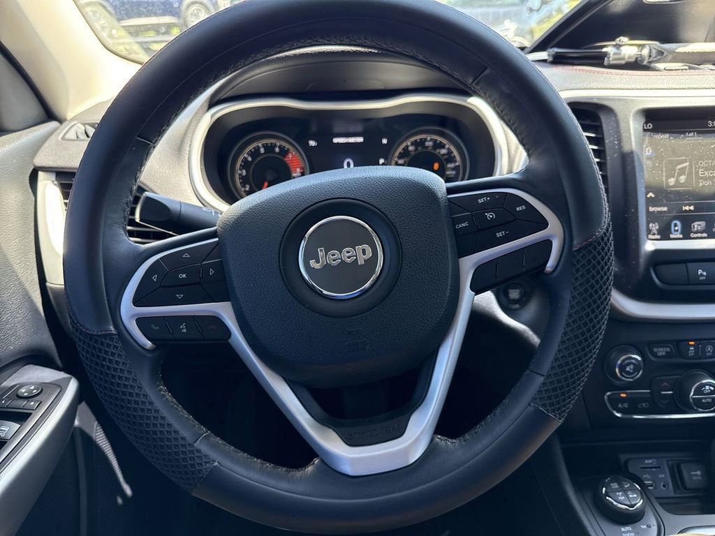 Used 2018 Jeep Cherokee Trailhawk w/ Comfort/Convenience Group AWD/4WD image 24