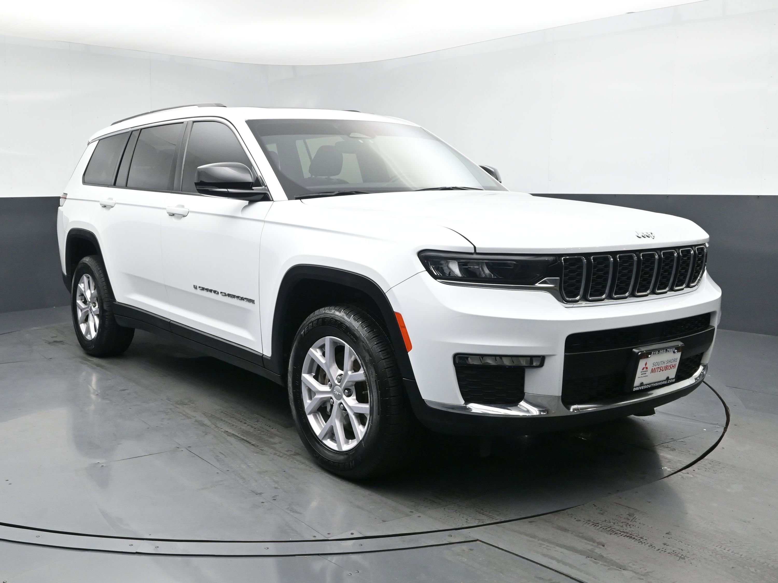 Used 2022 Jeep Grand Cherokee L Limited image 2