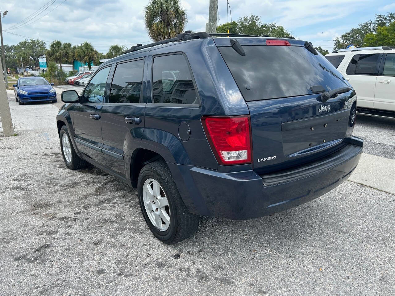 Used 2009 Jeep Grand Cherokee Laredo w/ Sun/Sound Group image 3