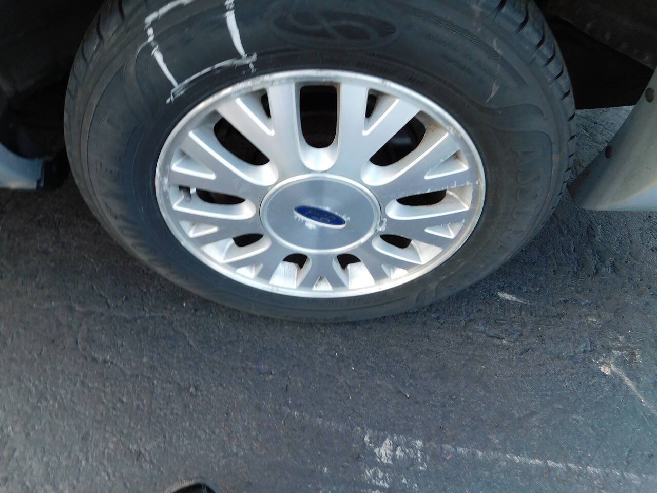 Used 2003 Ford Crown Victoria LX RWD image 17