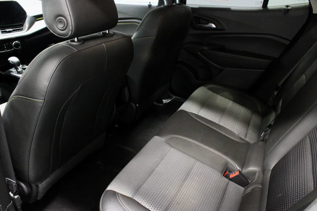 Used 2025 Chevrolet Trax LT FWD image 20