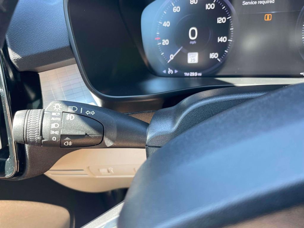 Used 2019 Volvo XC40 T5 Momentum AWD/4WD image 25