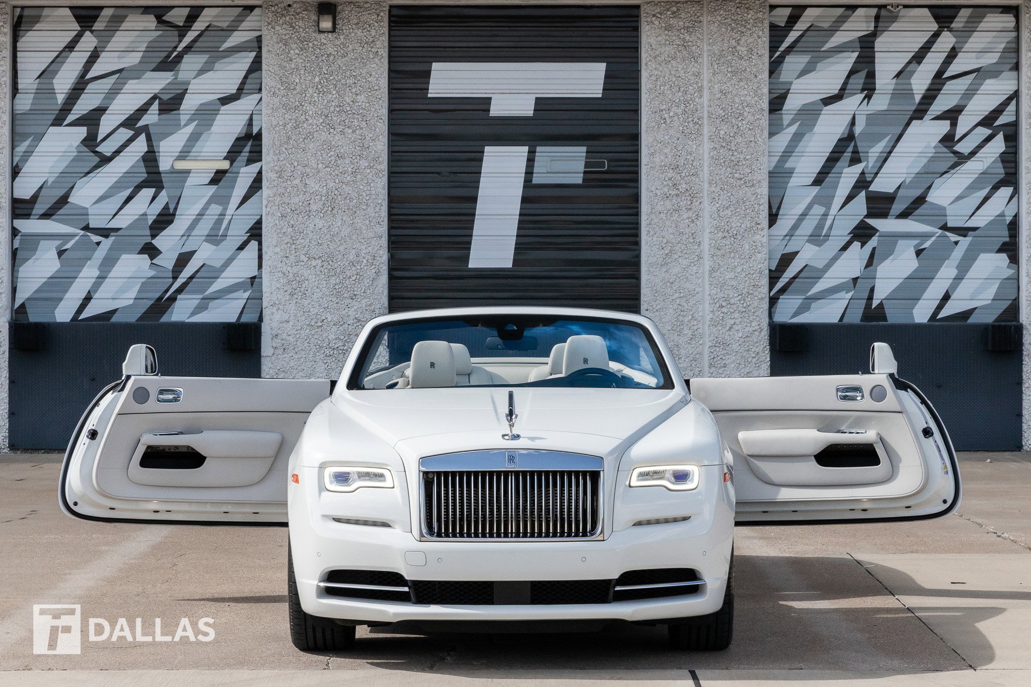 Used 2017 Rolls-Royce Dawn image 5
