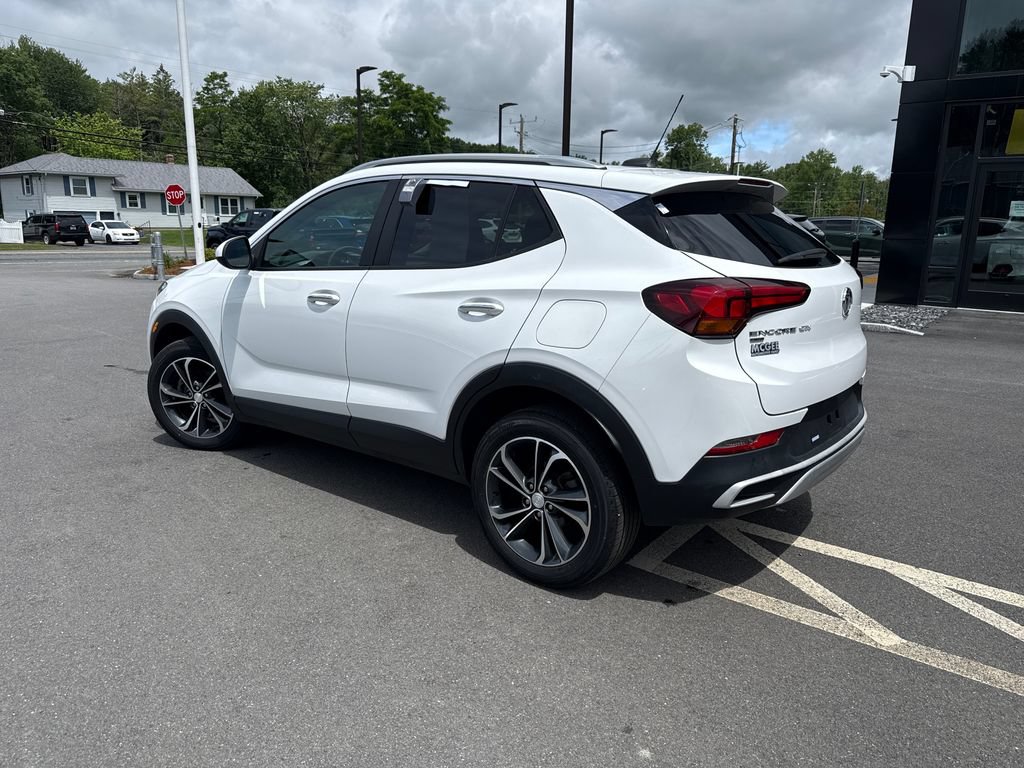 Used 2022 Buick Encore GX Select AWD/4WD image 3