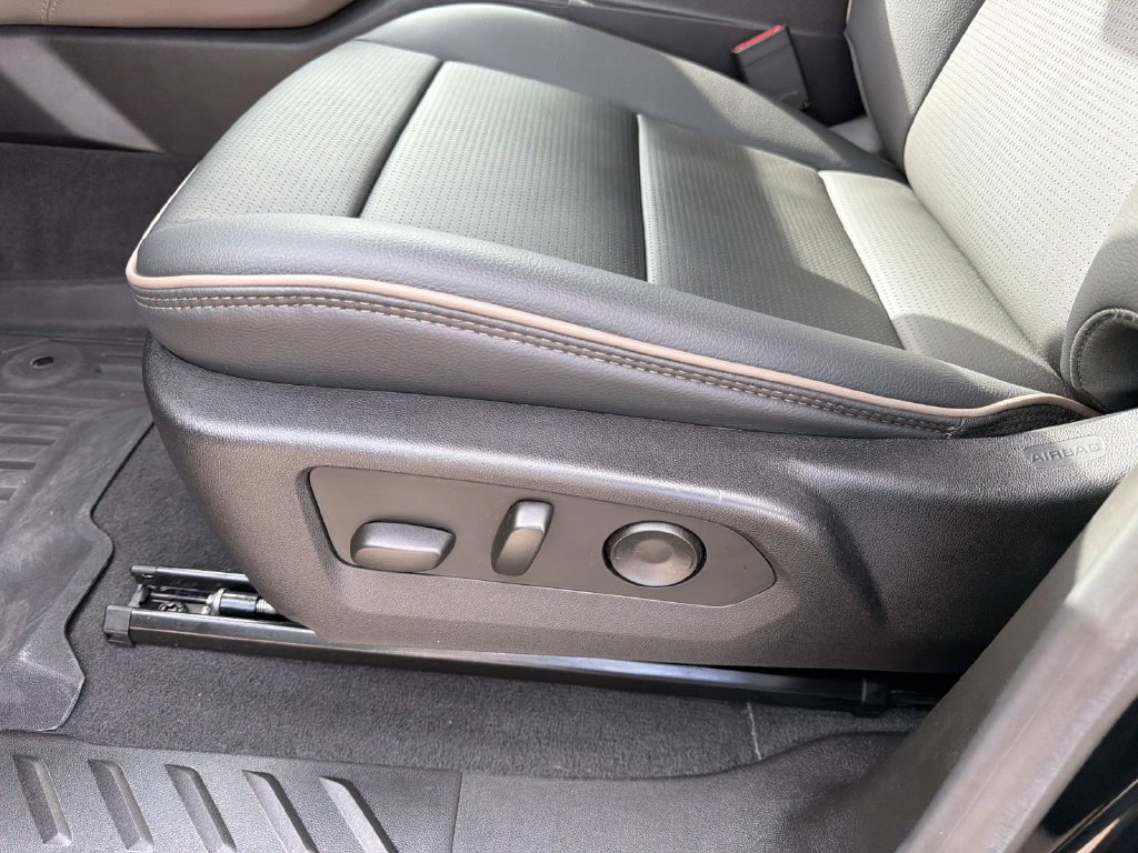 Used 2024 GMC Canyon Denali w/ LPO, Denali Black Edition AWD/4WD image 17