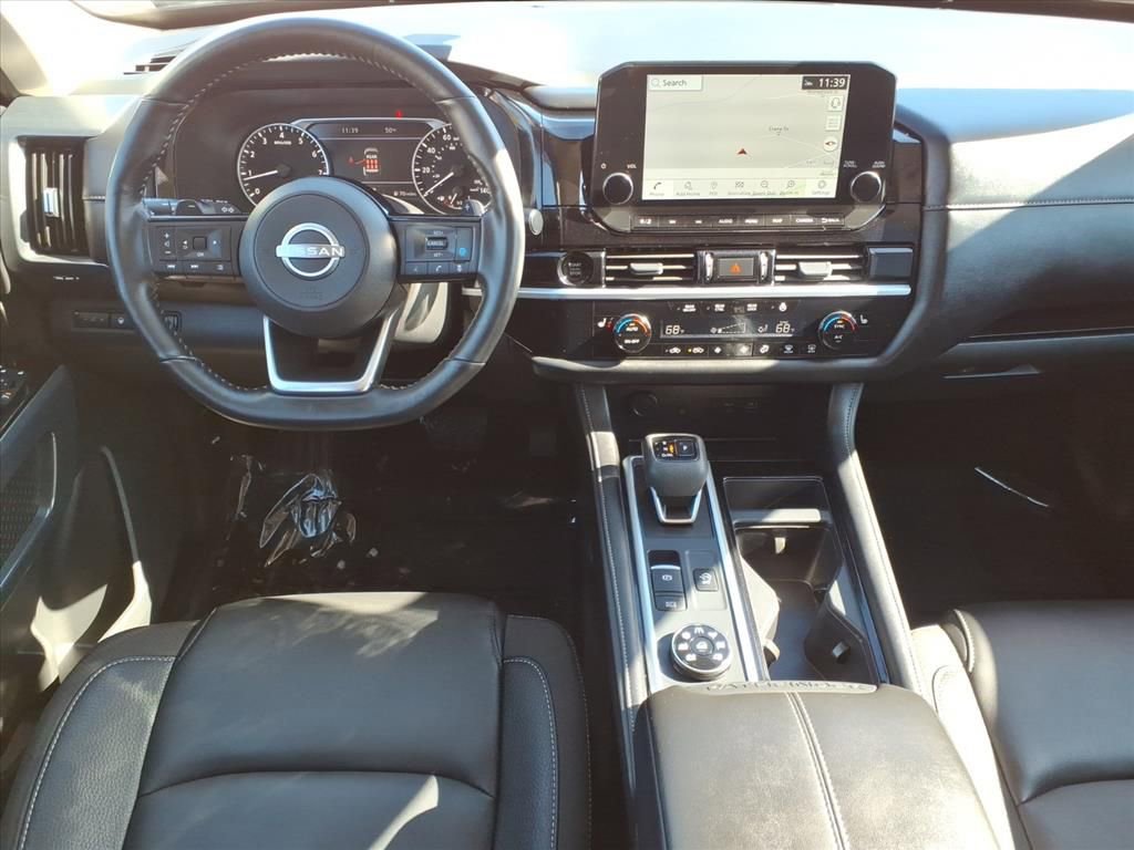 Used 2025 Nissan Pathfinder SL image 12