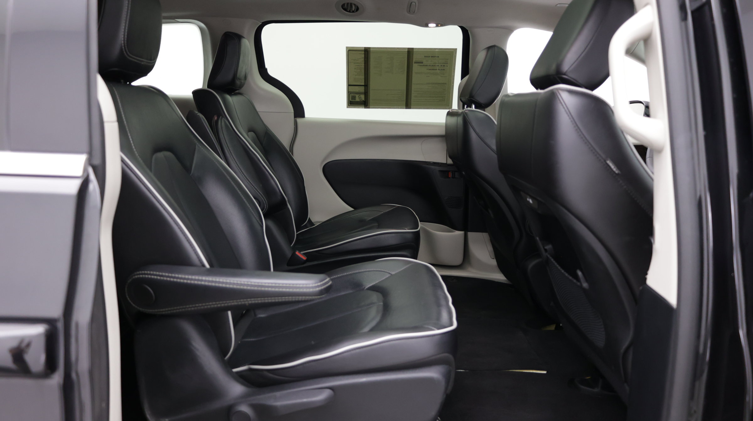 Used 2023 Chrysler Pacifica Limited FWD image 39