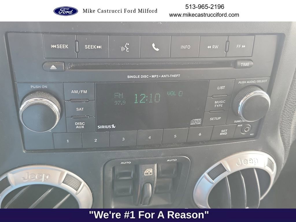 Used 2015 Jeep Wrangler Unlimited Sahara w/ Connectivity Group AWD/4WD image 17
