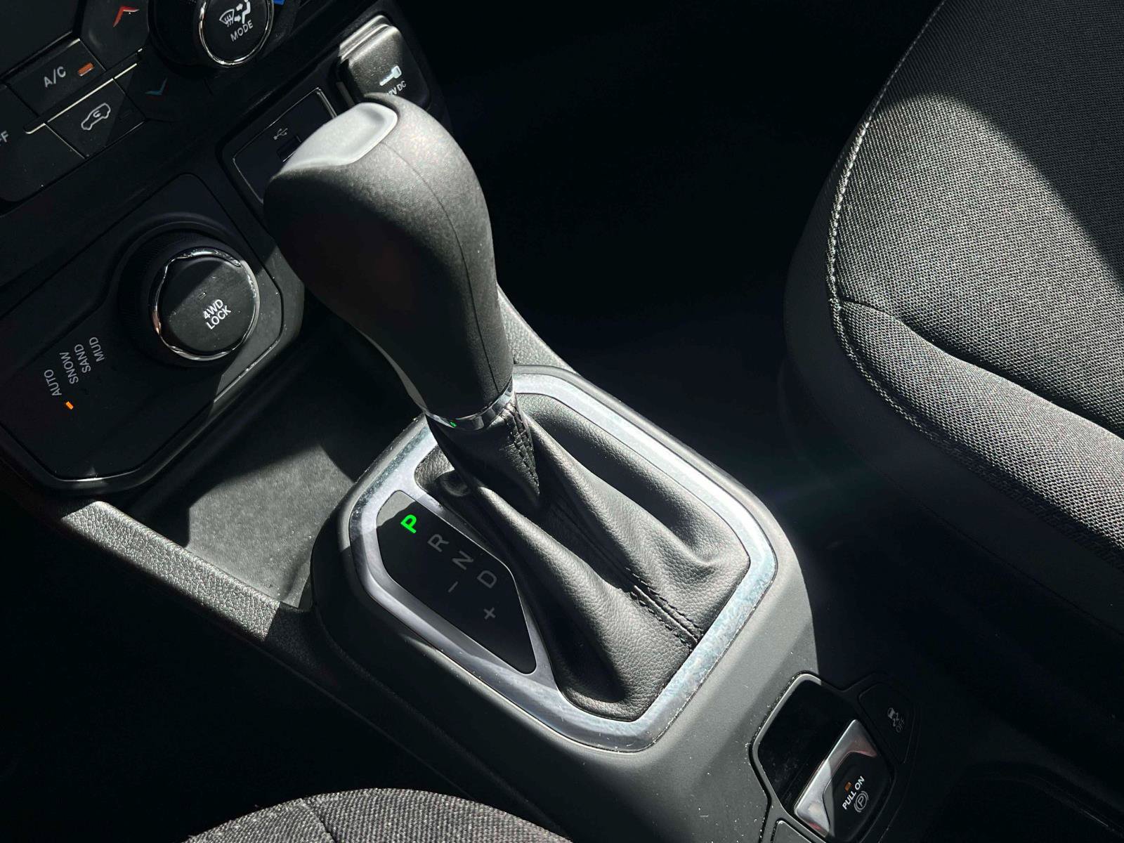 Used 2023 Jeep Renegade Altitude AWD/4WD image 13