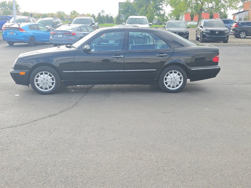 Used 2002 Mercedes-Benz E 320 4MATIC Sedan image 4