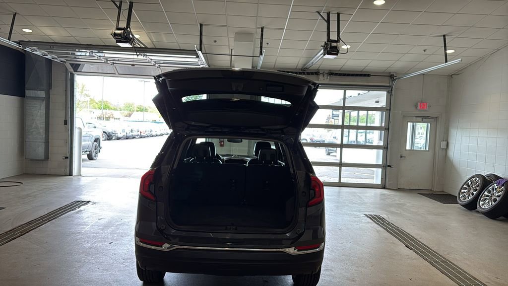 Used 2018 GMC Terrain SLT w/ Preferred Package AWD/4WD image 16