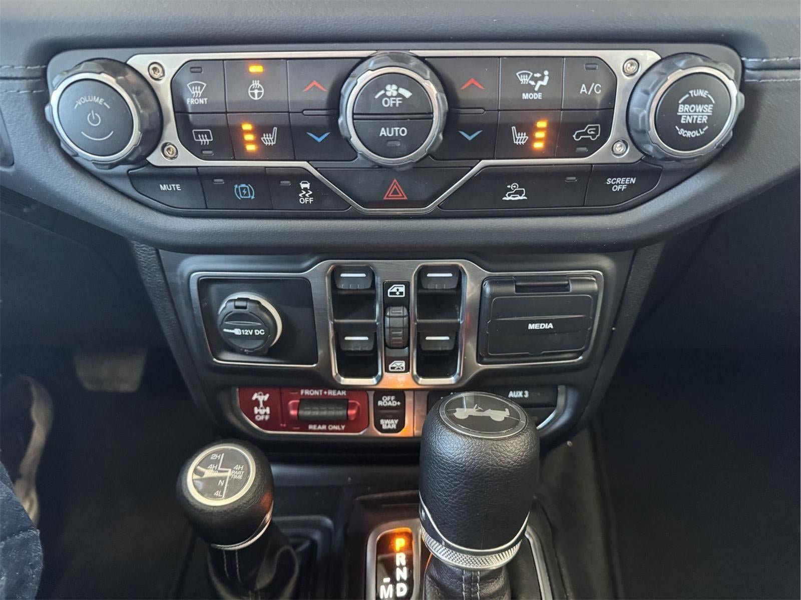 Used 2025 Jeep Wrangler Unlimited Rubicon 4xe w/ Convenience Group AWD/4WD image 21