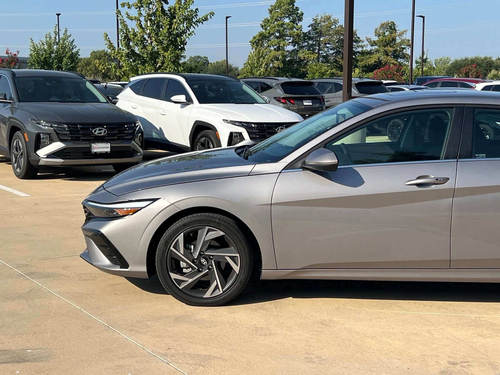 Used 2025 Hyundai Elantra SEL FWD image 7