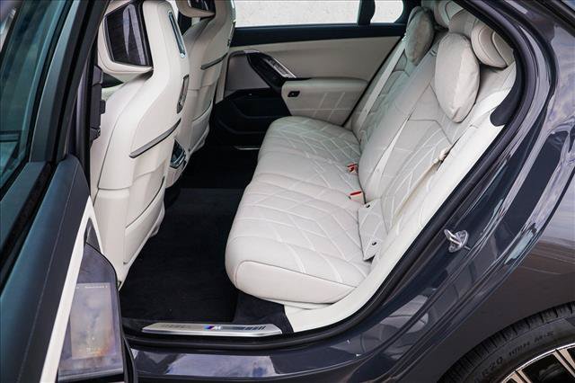 Used 2023 BMW i7 xDrive60 AWD/4WD image 22