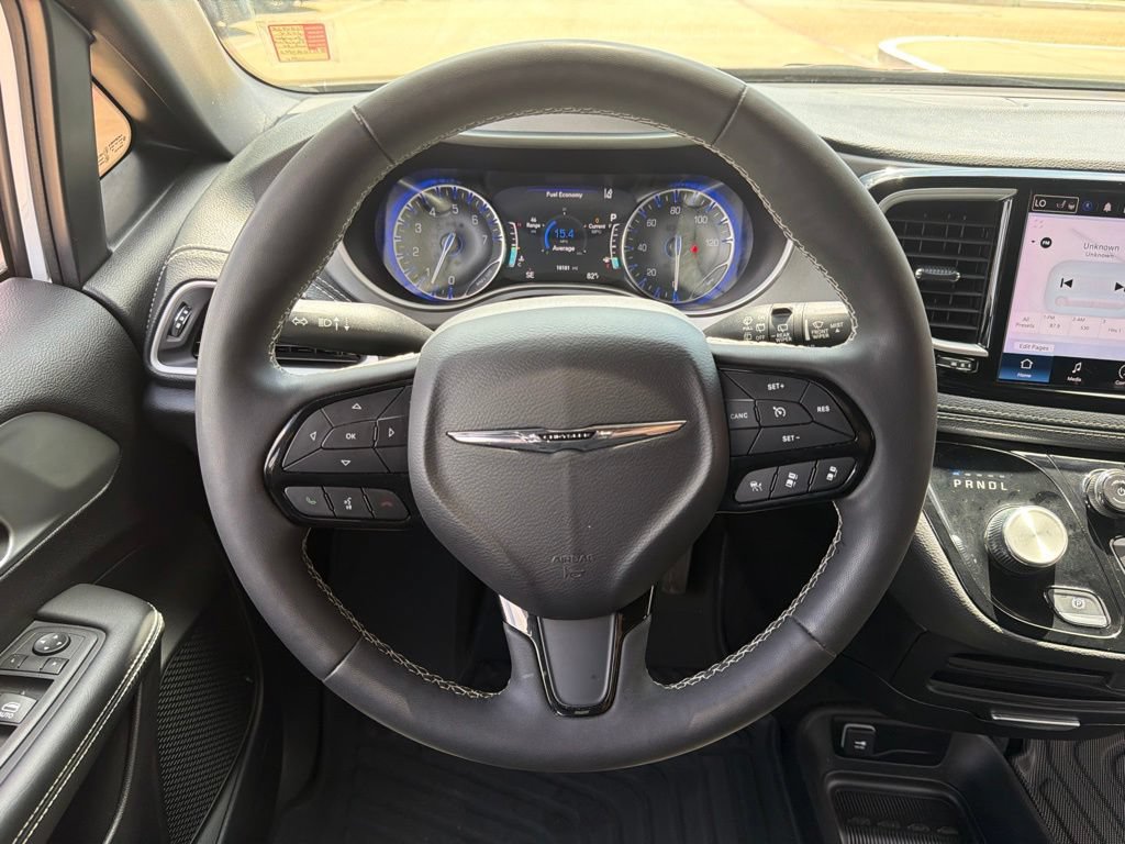 Used 2024 Chrysler Pacifica Touring FWD image 20