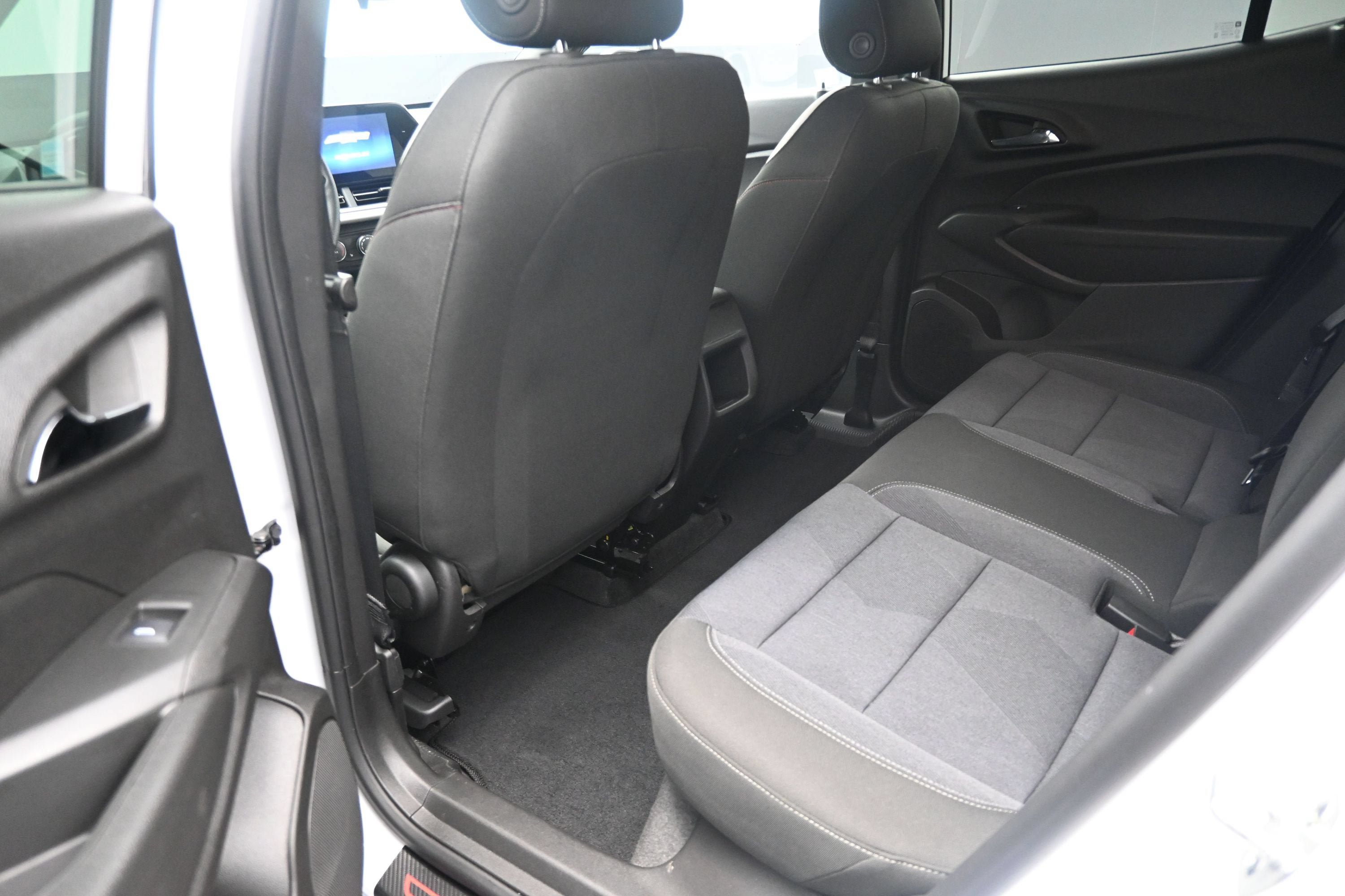 Certified 2024 Chevrolet Trax RS w/ Driver Confidence Package FWD image 23