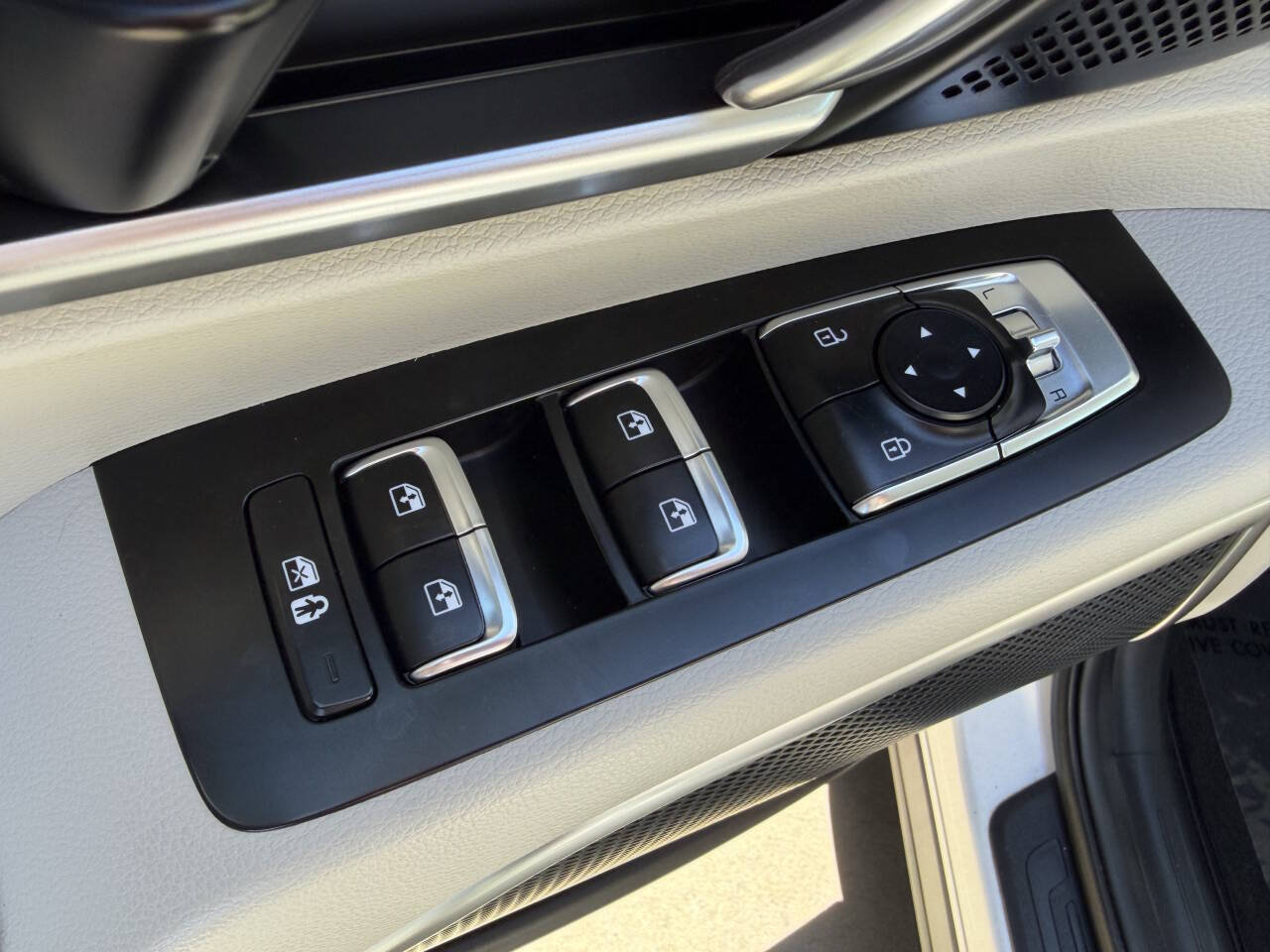 Used 2023 Kia Telluride S AWD/4WD image 16
