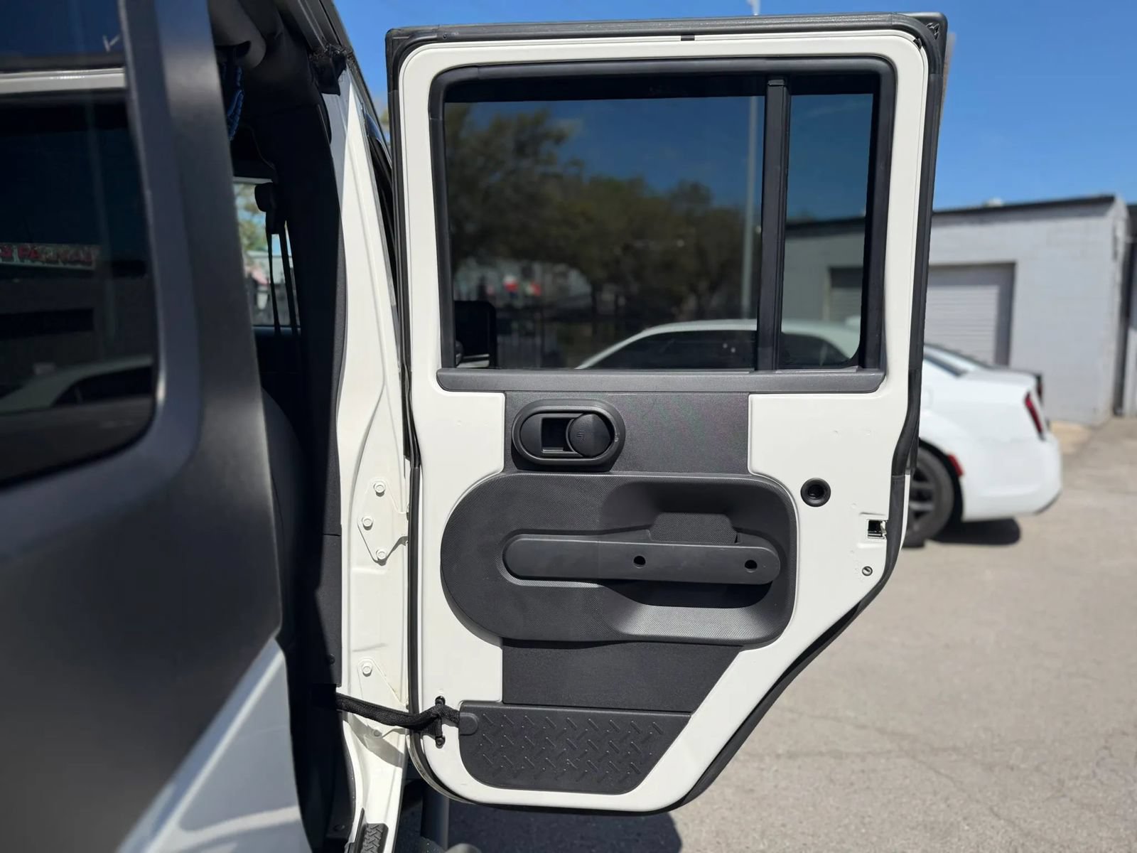 Used 2010 Jeep Wrangler Unlimited Rubicon w/ Trailer Tow Group AWD/4WD image 15