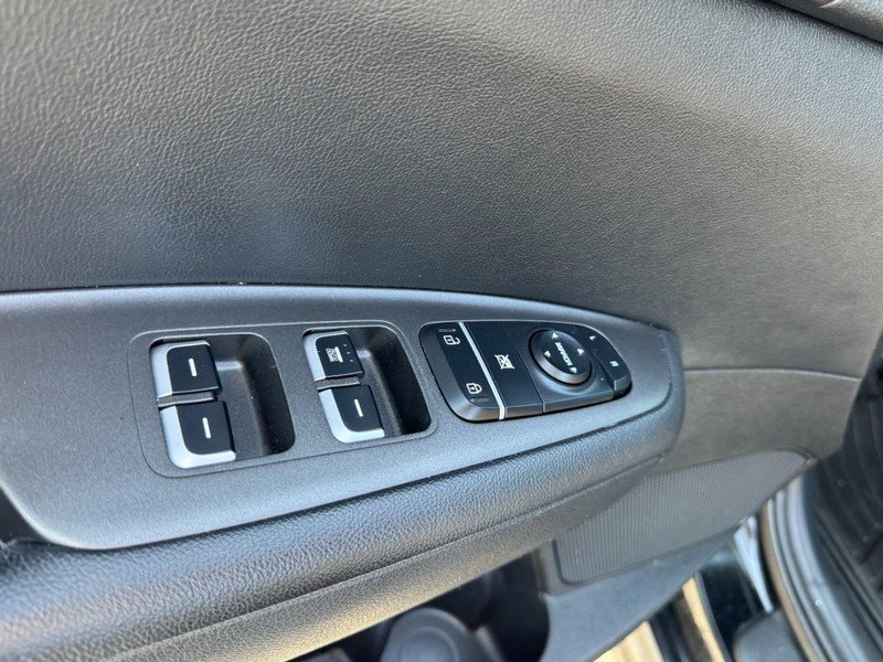 Used 2018 Kia Optima LX FWD image 15