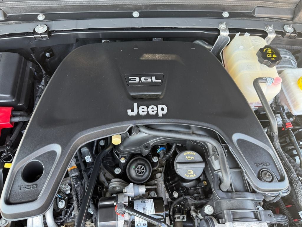 Used 2020 Jeep Wrangler Unlimited Sahara AWD/4WD image 30