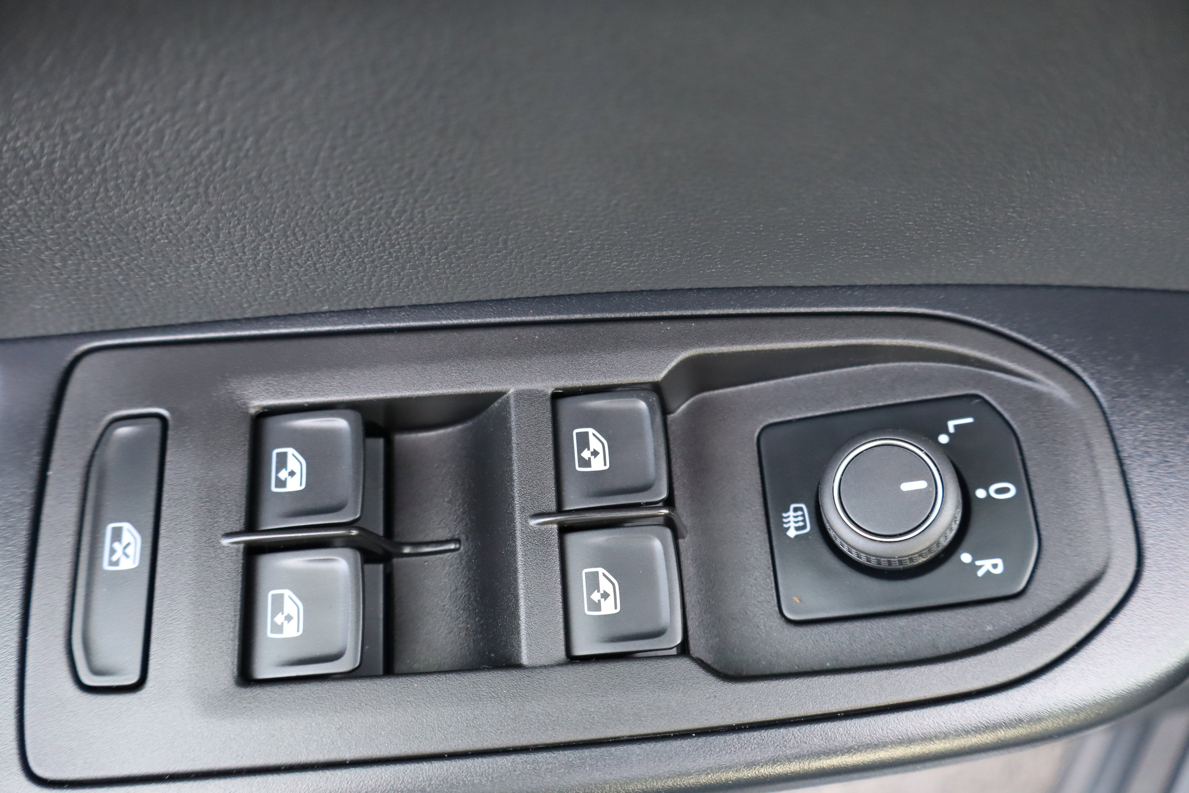 Certified 2025 Volkswagen Taos S image 14