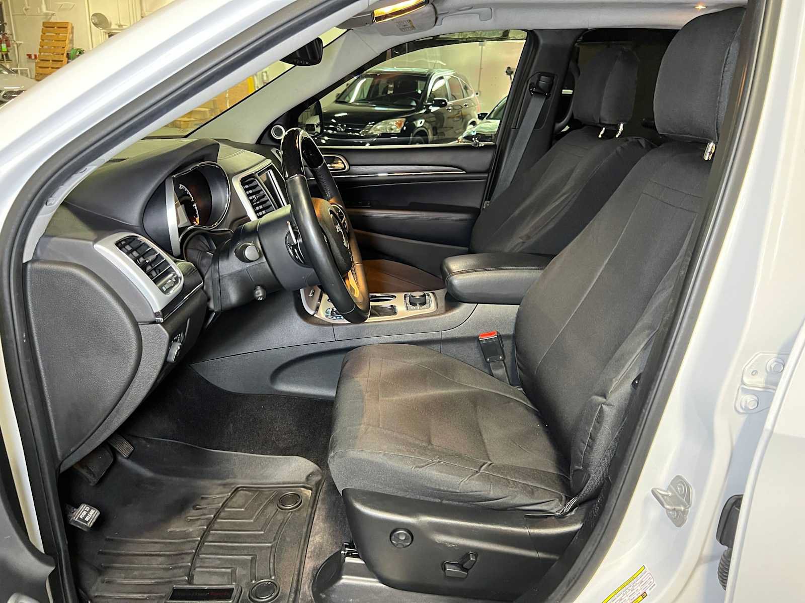 Used 2018 Jeep Grand Cherokee Summit AWD/4WD image 22