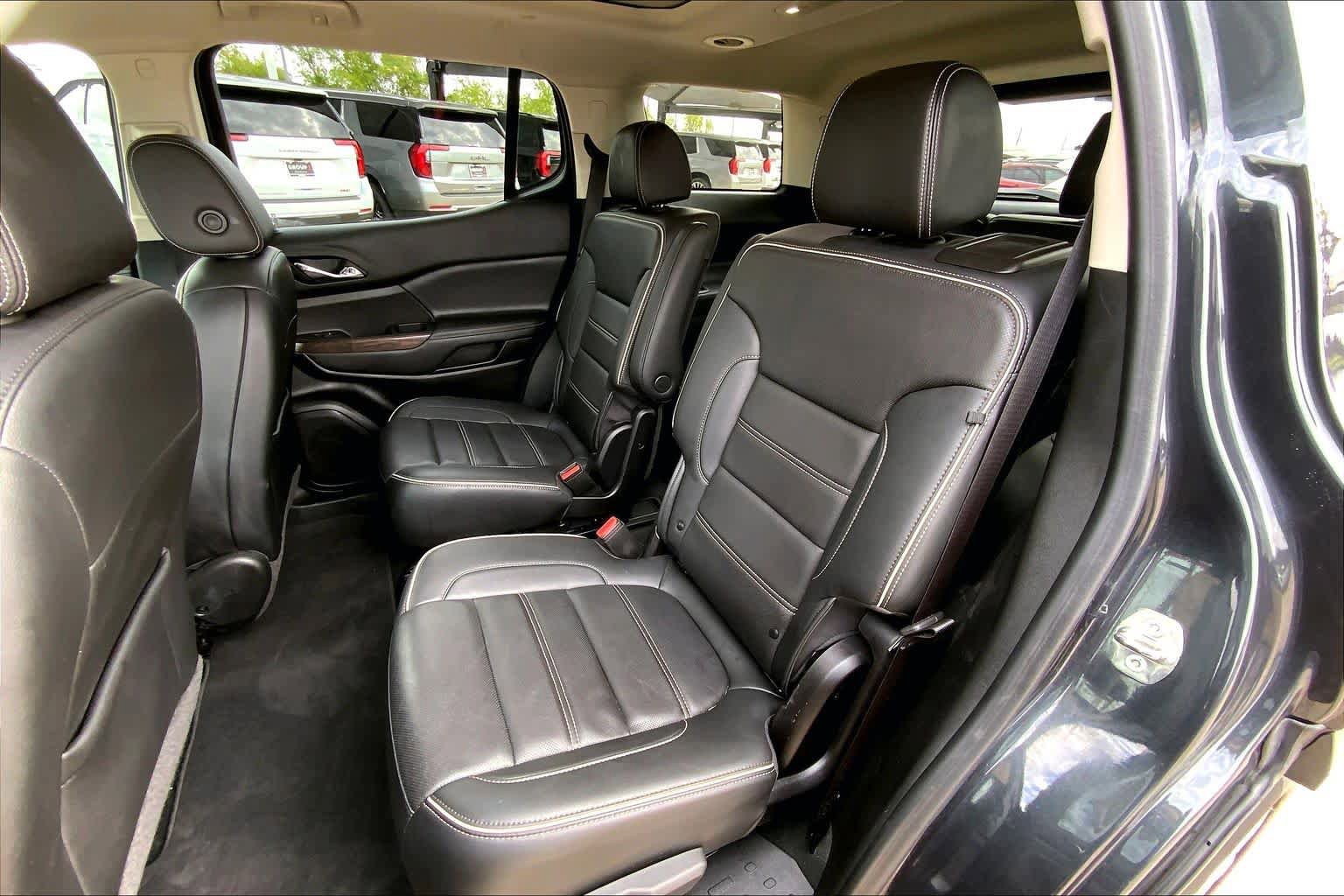 Used 2022 GMC Acadia Denali w/ Denali Technology Package FWD image 17