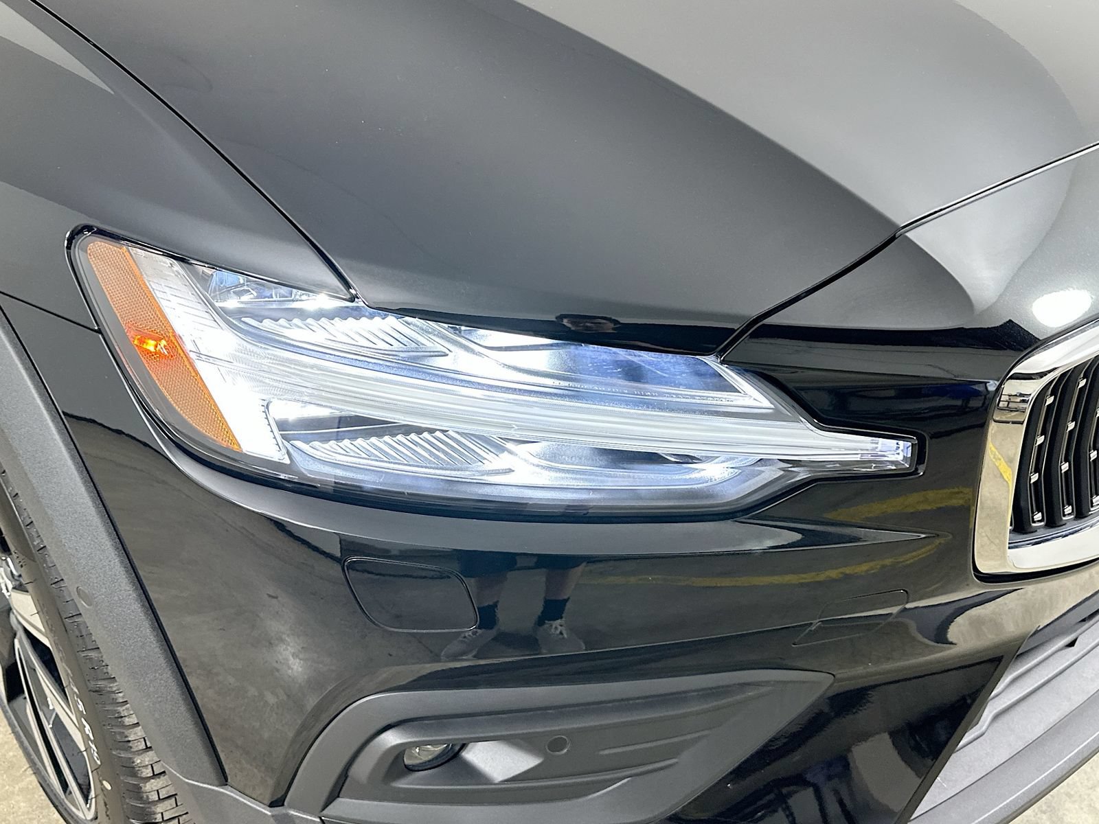New 2026 Volvo V60 B5 Cross Country Ultra w/ Climate Package AWD/4WD image 9