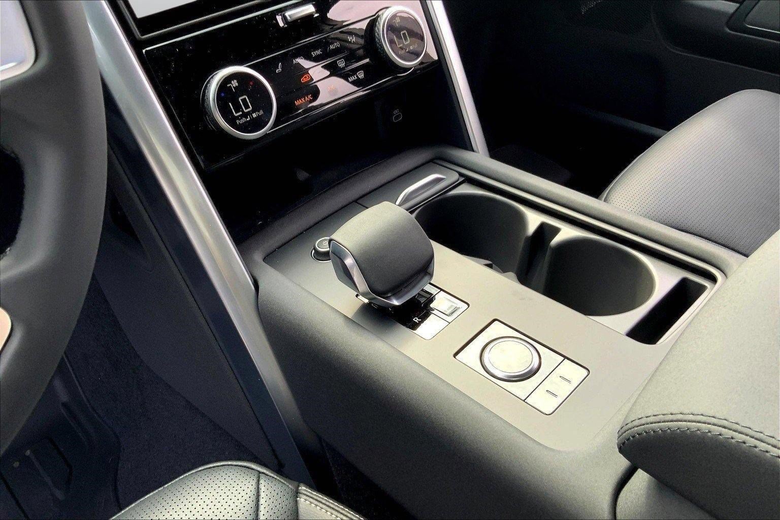 New 2025 Land Rover Discovery S AWD/4WD image 8