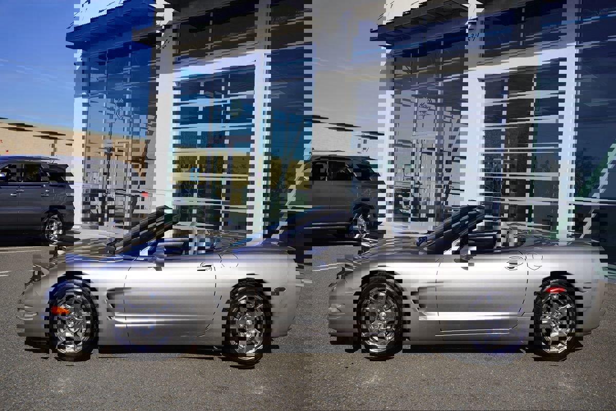 Used 1999 Chevrolet Corvette Convertible w/ Memory Pkg image 3