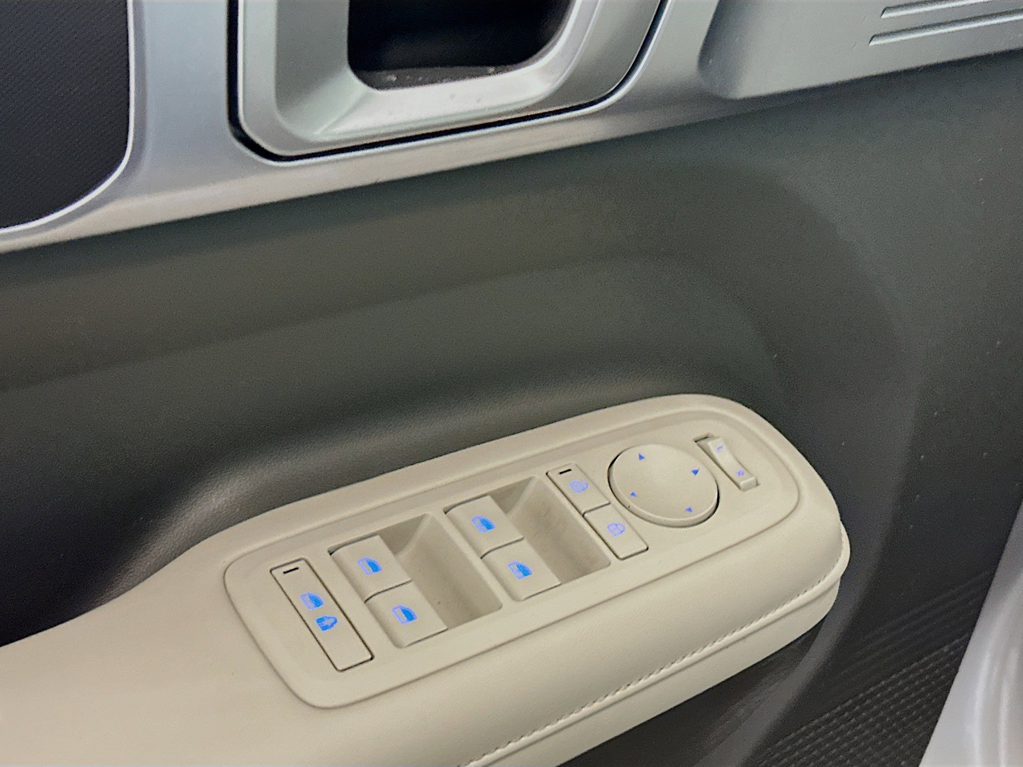 Used 2025 Hyundai Santa Fe SEL image 15